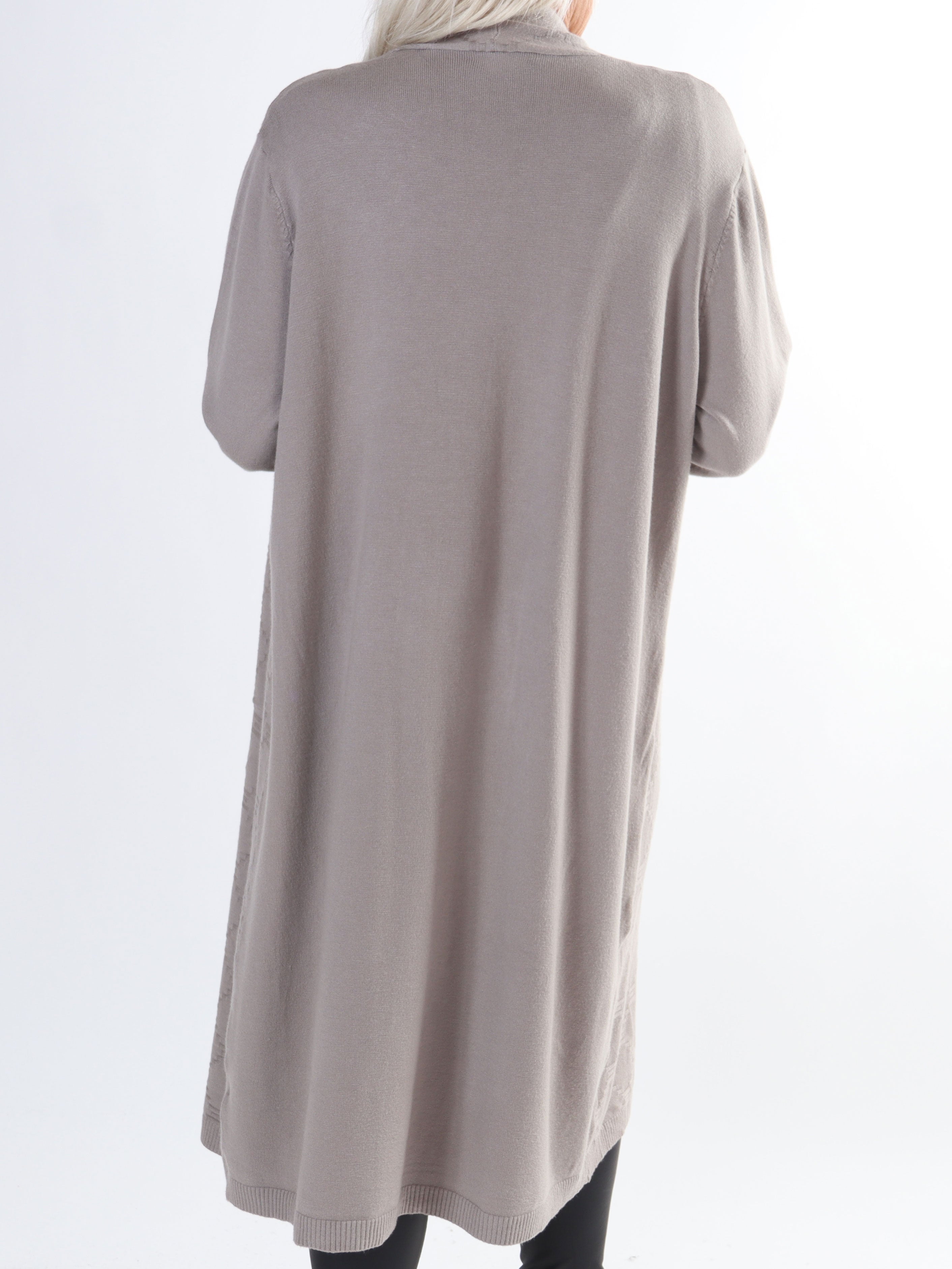 Agnesa - Lang plus size strikcardigan med lommer